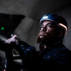 Casque Vélo Avec Led Intégrée Vio Nutcase Bleu Marine -Promos Roulante Pro Boutique casque velo avec led integree vio nutcase bleu marine full 6