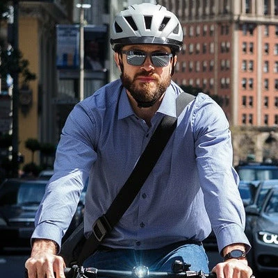 Casque Vélo Urbain Noir Pedelec 2.0 Abus Avec Lumière Arrière 4 Casque Vélo Urbain Noir Pedelec 2.0 Abus Avec Lumière Arrière – Image 4