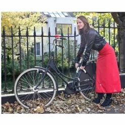 Georgia In Dublin Jupe Protège Pluie De Vélo Sur Cycliste Rainwrap - Rouge -Promos Roulante Pro Boutique jupe protege pluie de velo sur cycliste rainwrap rouge full 6